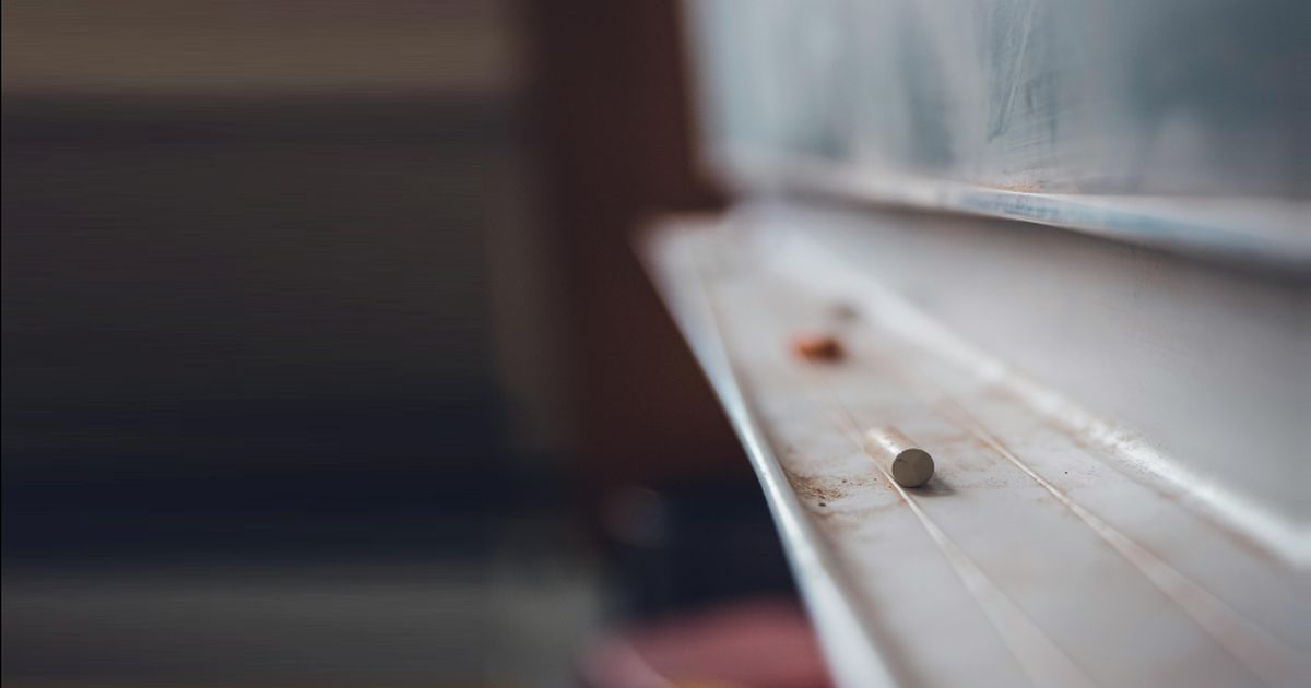 Ministerul Educatiei face un pas inapoi: "Plata cu ora NU mai este motivationala si a accentuat criza de profesori". Se discuta cresterea cuantumului