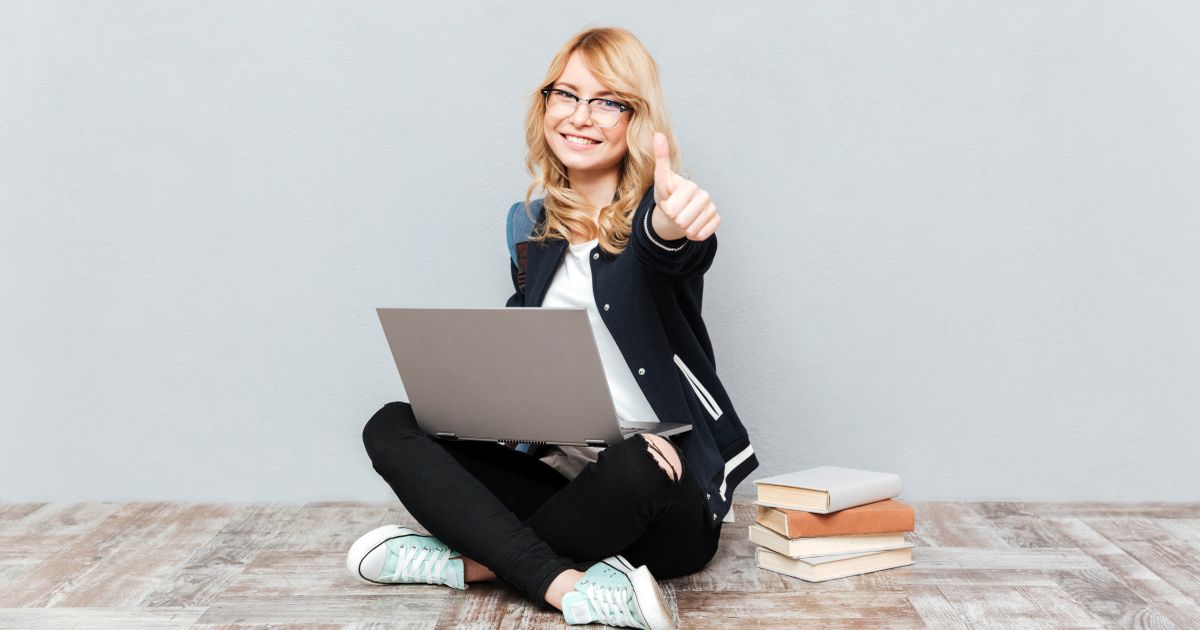 Programul EURO 200 in 2026: Elevii si studentii pot depune cereri pana la 15 mai pentru banii de calculator