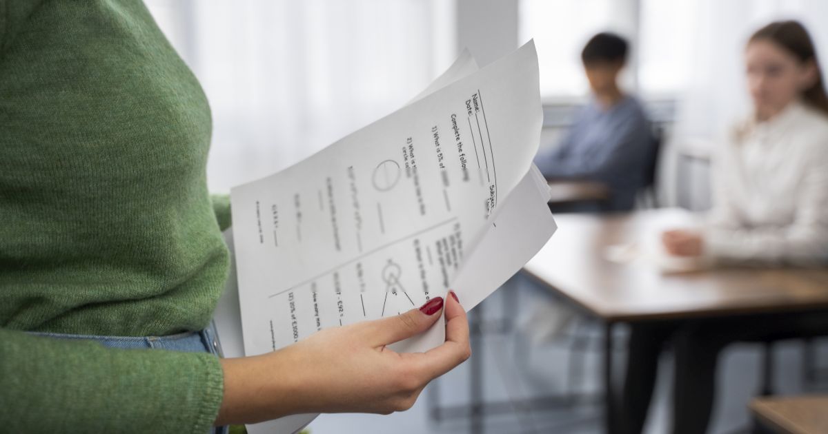 Simulare Evaluare Nationala 2026, a doua sesiune: a inceput proba la Matematica