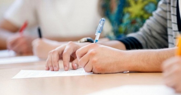 SUBIECTE si BAREM Istorie Bacalaureat 2022 toamna. Eseu despre evolutia Romaniei in secolul al XX-lea, la subiectul 3