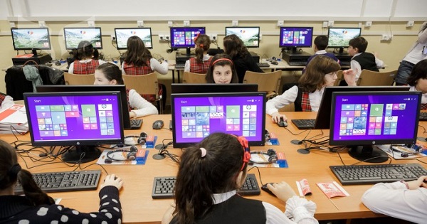 Liceele se intrec pentru centre de excelenta in informatica