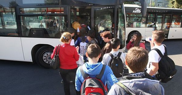Abonamente metropolitane anuale gratuite pentru elevi si studenti