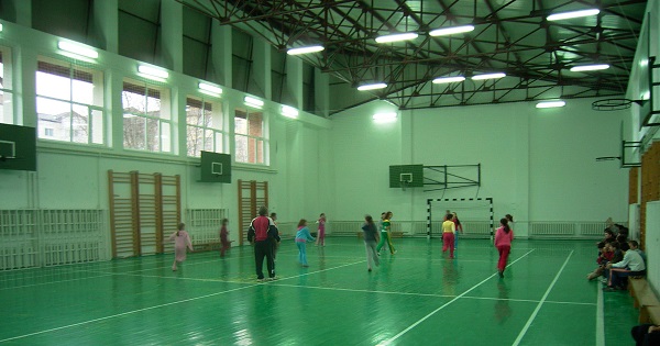 Fara masca la orele de sport! Elevii din Bucuresti pot face educatie fizica in spatii interioare