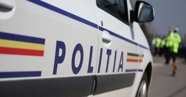 Pedagog injunghiat in biroul directorului, de o eleva de 16 ani. Fata fusese prinsa cu iubitul in camin si urma sa dea explicatii conducerii colegiului