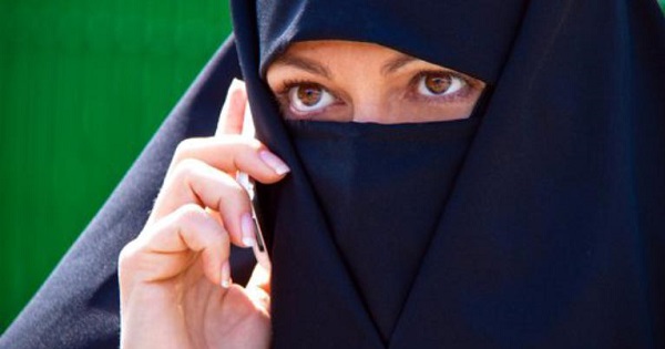 Proiect de lege in Parlament: Burka (acoperirea fetei) va fi interzisa in scoli si universitati
