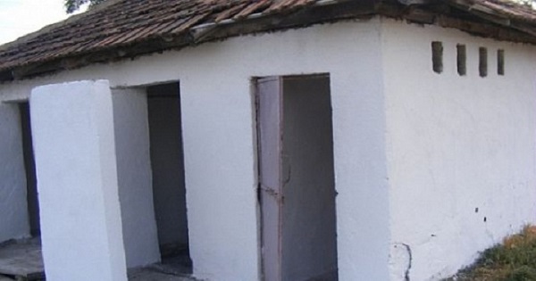 Adio scoli cu WC-uri in curte? Ministerul Educatiei vrea sa faca "investitii pentru grupuri sanitare la standardele in vigoare"