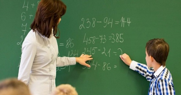 Atentie profesori: gradatia de merit NU se include in calculul salariului cu ora