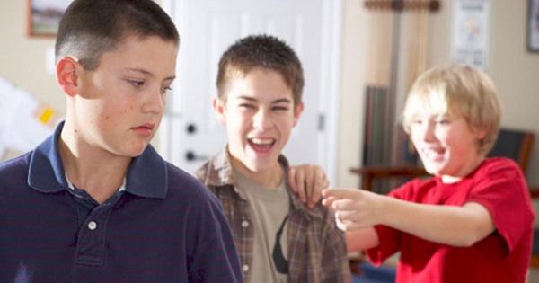 Fenomenul de bullying modifica legea Educatiei? Elevii, profesorii si parintii vor primi consiliere