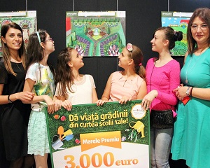 Elevii scolii Gimnaziale 190 au acceptat provocarea Sun Plaza. Acum au o gradina de flori asa cum au visat
