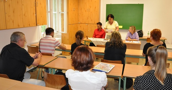 Titularizare 2018. Unii profesori au parasit sala dupa ce au vazut subiectele. Altii au vrut sa copieze