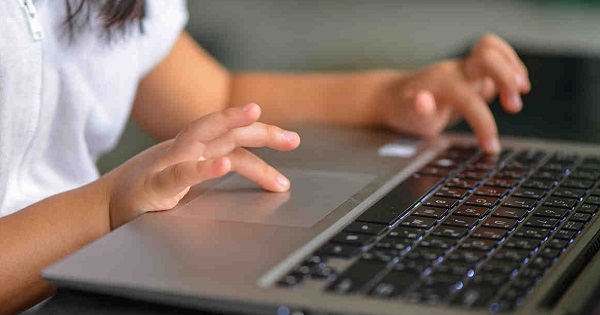 Proiect de lege: In invatamantul prescolar SE INTERZICE utilizarea educatiei digitale ca suport educational