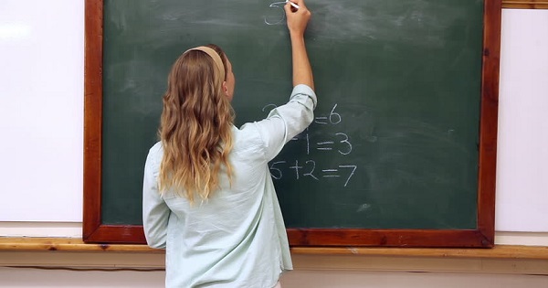 Se schimba conditiile de PENSIONARE si de PRETRANSFER pentru dascali. Calendar mobilitate 2019-2020
