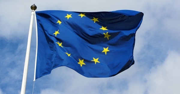 Scolile, invitate sa se inscrie in programul "Scoala Europeana". Premii de 5.000 de lei pentru dotari