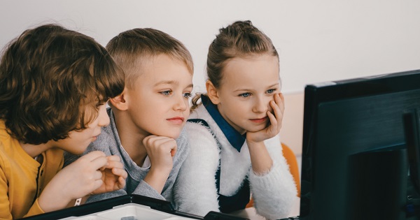 Lista scolilor unde se aplica proiectul pilot de evaluare standardizata, anuntat de Cimpeanu. Elevii dau testele in format digital