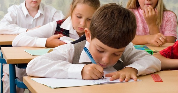 Alocatiile pentru copii au fost dublate. 300 de lei pentru copiii intre 2 si 18 ani