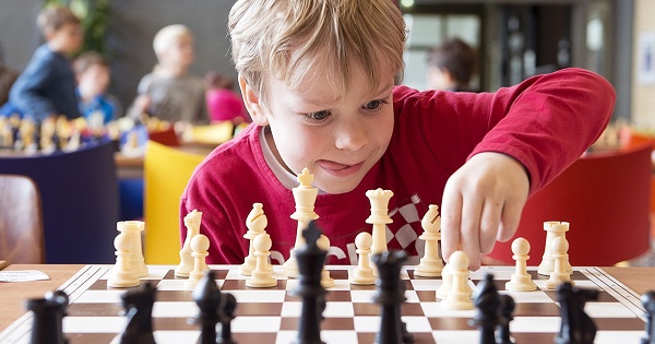 Studiu. Inteligenta se dezvolta mai rapid la copiii care joaca sah