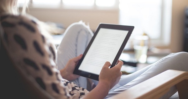 Ministrul Educatiei: Vor fi livrate 250.000 de tablete pentru elevi pana pe 10 septembrie. Se vor cumpara si 74.000 de laptopuri