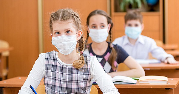 Planurile lui Daniel Baluta pentru scoala in sector 4: profesorii verifica daca bancile au fost dezinfectate, coordonatorul de etaj se asigura "sub semnatura" ca in pauze s-au curatat manerele usilor