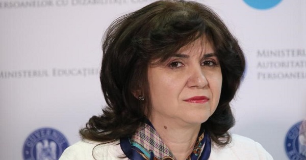 Gafa momentului de la Monica Anisie: Pentru scoala online, in casele fara curent electric, elevii pot urmari lectiile la televizor