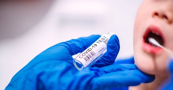 CNE: Sa fie testati toti elevii, nu doar cei nevaccinati, atunci cand apare un caz pozitiv intr-o clasa