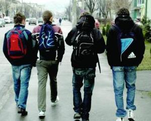 Elevii care au absente nemotivate isi pierd abonamentele gratuite pentru transport