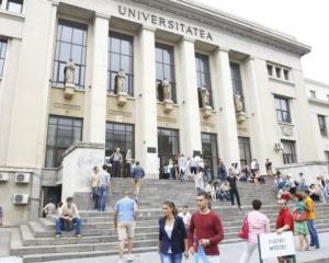 Universitatile de stat au mai multe locuri la buget la nivel de licenta si doctorat
