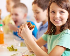 Alimentatia sanatoasa ajuta la imbunatatirea rezultatelor la examenele scolare