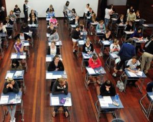 Infografic Bacalaureat: ministri si rata de promovabilitate la Bac pana in 2014