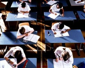 Bac 2014: a inceput proba scrisa la limba romana