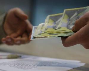 Chiulangiii nu vor mai beneficia de programul Bani de liceu