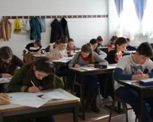 Peste 1.600 de elevi din Mehedinti beneficiaza de bursa 