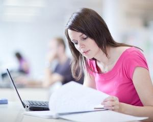 De ce nu solicita elevii romani bursele de excelenta oferite de Ministerul Educatiei