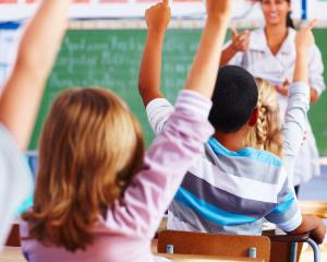 10 burse de studiu gratuite pentru elevii defavorizati din mediul rural
