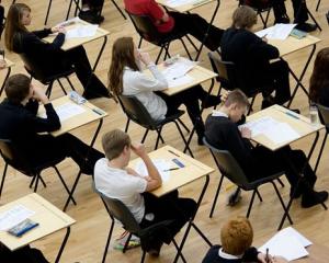MEN: cand incepe anul scolar 2014-2015