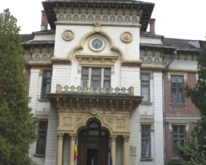 Scoala in care elevii se muta in alta sala dupa fiecare curs. Mii de parinti si-au exprimat nemultumirea
