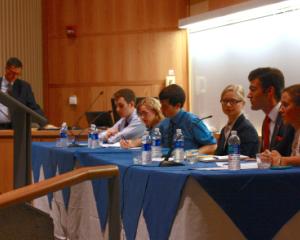 Incep inscrierile la Concursul National "Tinerii Dezbat"