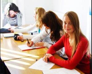 Concursul national pentru elevi "Traditii si obiceiuri la...Romani"