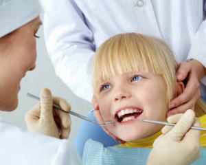 Programe dentare gratuite pentru copii in luna mai: de ce servicii pot beneficia