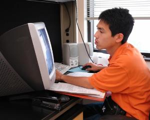 Scoala de acasa: Elevii din Harghita au inceput primele cursuri online