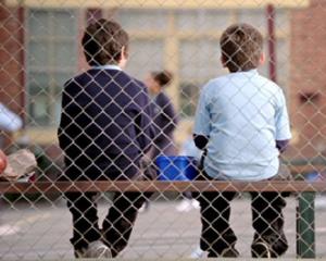 La scoala, ca la puscarie. Elevii contesta regulile stricte impuse prin proiectul pentru siguranta in scoli