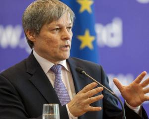 Premierul Ciolos: Diminuarile din invatamant au fost greseli. O sa le reparam