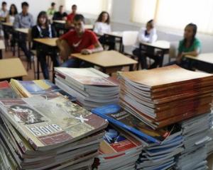 Manualele scolare pentru liceeni nu sunt gratuite nici in acest an. Cum pot fi decontate