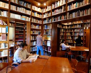 Campania originala a elevilor din Buzau pentru dotarea cu carti a bibliotecilor din judet