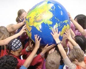 Licitatie de Papusi, cu ocazia Zilei Internationale a Drepturilor Copilului