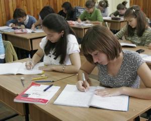 A fost lansat manualul de Educatie juridica pentru elevii de clasa a VII-a
