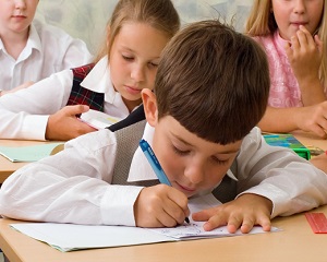 Cum influenteaza scoala creierul unui copil de clasa I - Studiu