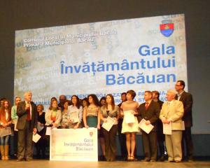 500 dintre cei mai buni elevi din Bacau sunt premiati pentru rezultatele obtinute in 2013