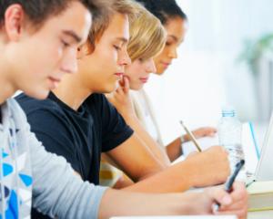 A fost lansat primul manual gratuit de Educatie Juridica pentru elevi