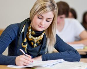 Proiect de 200 milioane euro pentru elevii si studentii din medii defavorizate