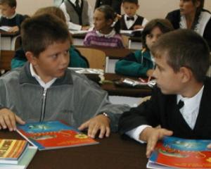 O invatatoare din Bucuresti le cere copiilor bani mai multi pentru cadouri